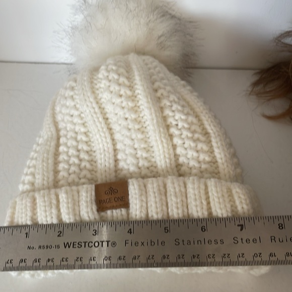Page One Beanie Women with Furry Pom Pom Cream Color - Picture 9 of 11